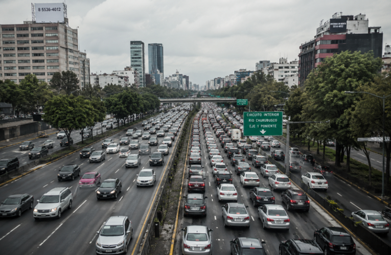 Movilidad y clima CDMX: Reporte estadístico de flujo vial y servicios