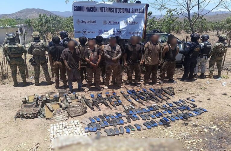 Marina detiene a 13 presuntos criminales y asegura arsenal en Rosario Sinaloa