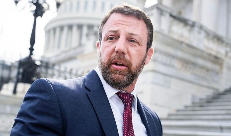 Markwayne Mullin llega a México tras acusaciones contra funcionarios de Sinaloa