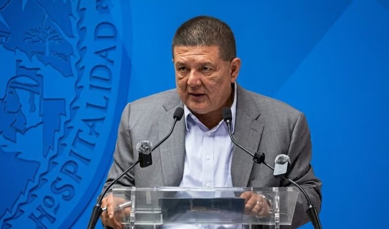 Exfiscal de Chihuahua comparece ante FGR por caso de agentes de CIA