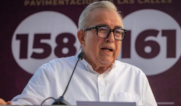 Tres funcionarios de Sinaloa comparecen ante FGR por acusación de narcotráfico