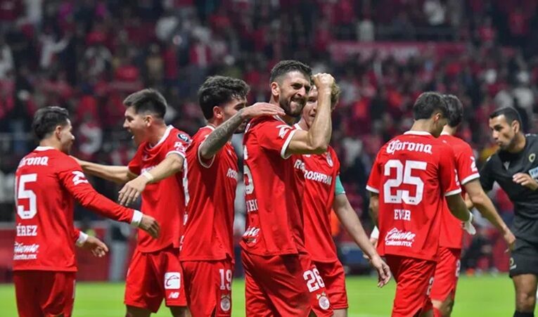 Toluca golea 4-0 a LAFC y enfrentará a Tigres en final CONCACAF