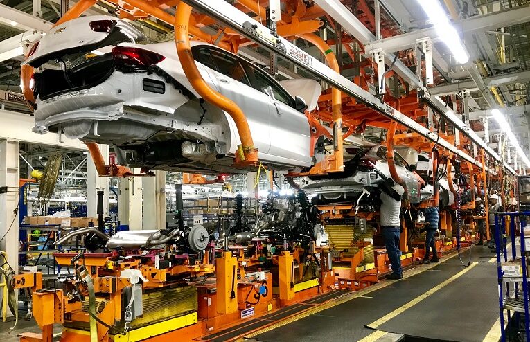 EE.UU. exige 50% de componentes nacionales en autos para mantener aranceles bajos