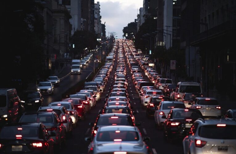 Colapso logístico en CDMX: Marchas y obras en Línea 2 saturan vialidades