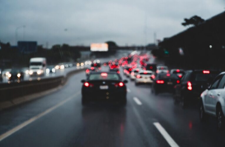 Tráfico y lluvia en CDMX alteran movilidad de cuatro millones de usuarios