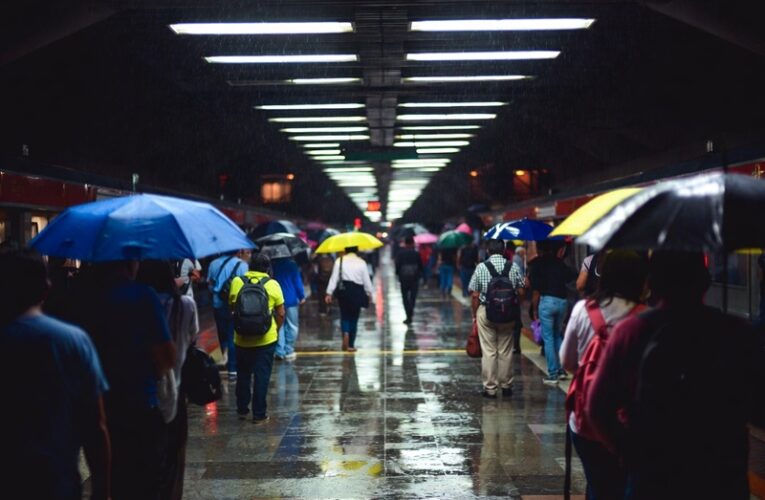 Movilidad CDMX registra retrasos por lluvias y cierre de estación Chabacano