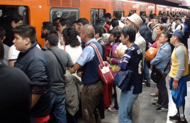 Movilidad CDMX: Lluvias y marchas saturan vialidades y retrasan el Metro