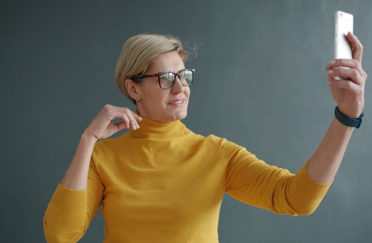 ¿Los lentes con IA podrán evitar que saques el celular?