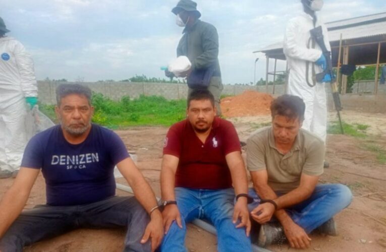 Detienen a tres mexicanos tras desmantelar red de metanfetamina en Nigeria
