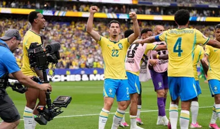 Brasil vence 2-1 a Japón en Houston y avanza a octavos de final