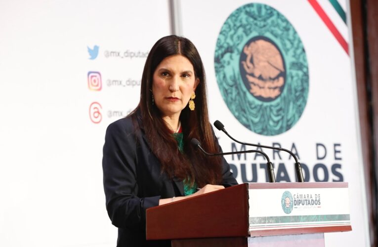 Kenia López Rabadán sitúa la crisis humanitaria en el centro legislativo