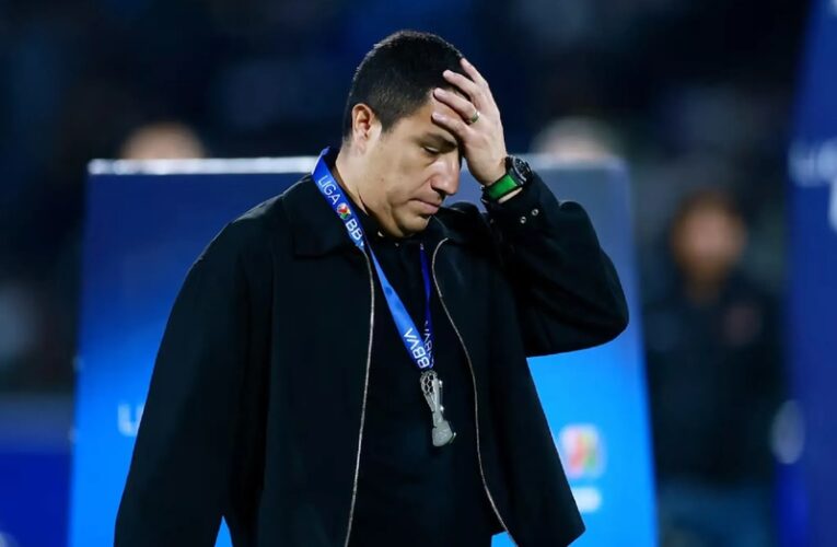 Choque de fuerzas en Pumas culmina con la salida de Efraín Juárez