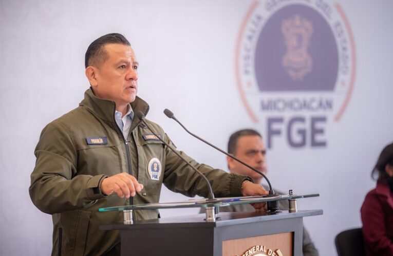 Fiscal de Michoacán pide licencia; busca candidatura de Morena al gobierno