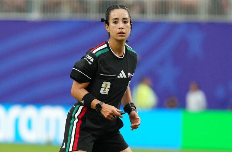 Katia Itzel García hace historia como árbitra en un Mundial masculino