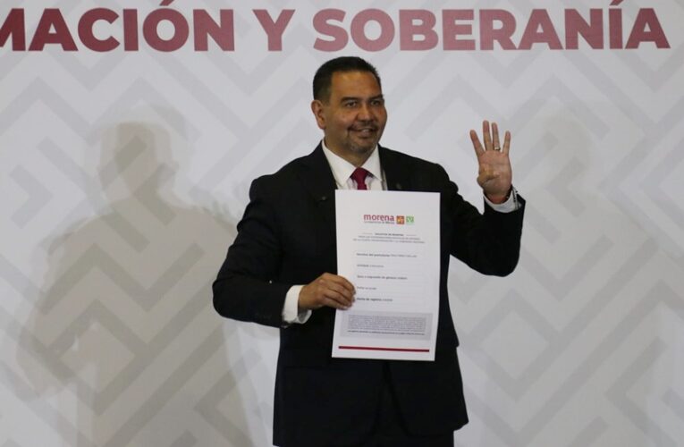 Cruz Pérez Cuéllar registra aspiración en Morena para gubernatura de Chihuahua