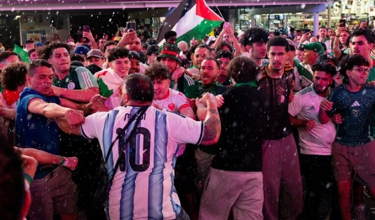 Pelea en Times Square entre hinchas de Argentina y Argelia