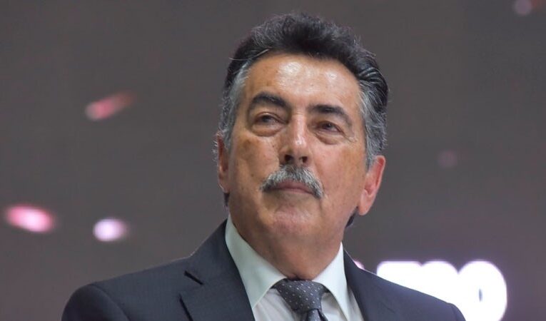 Javier Lamarque alista licencia en Cajeme rumbo a Sonora 2027