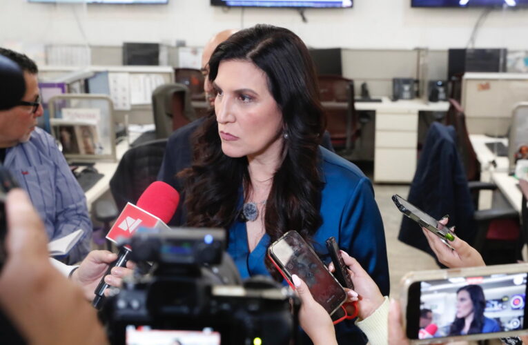 Kenia López Rabadán plantea diálogo cumbre para frenar el vacío institucional