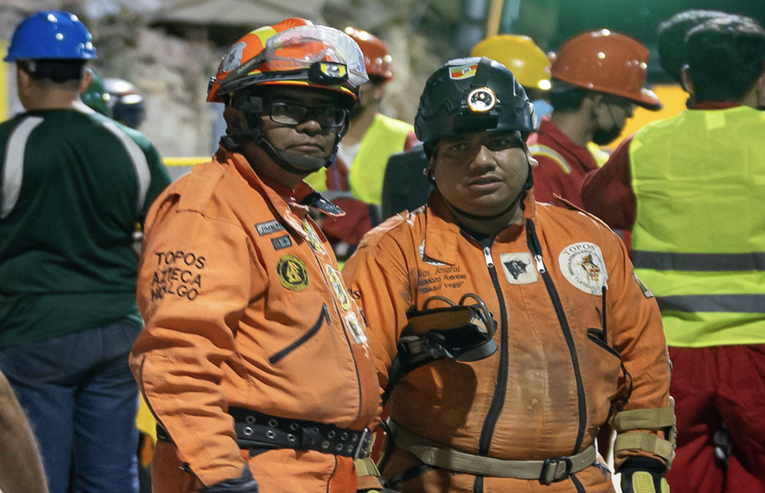 Rescatistas mexicanos Topos llegan a Venezuela tras terremotos de magnitud 7.5