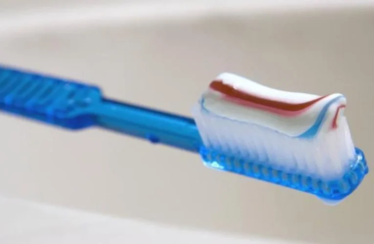 ¿Qué pasta de dientes deberías usar? Lo que los odontólogos recomiendan para cuidar tu sonrisa
